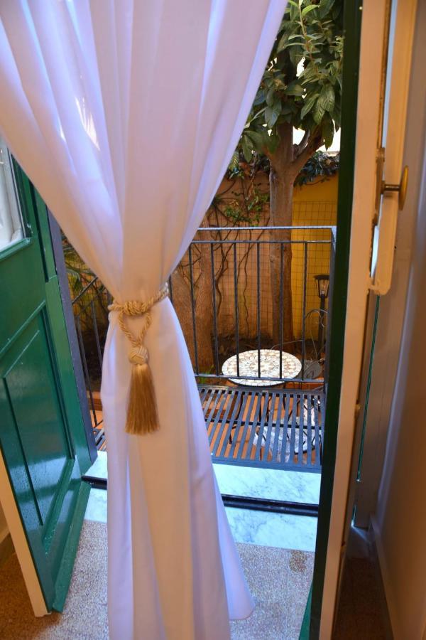Ripa Garden Room And Suite Салерно Екстериор снимка