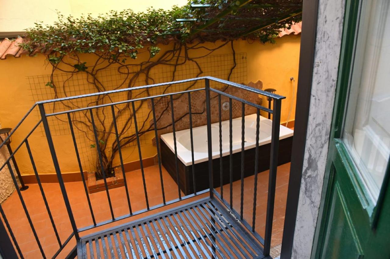 Ripa Garden Room And Suite Салерно Екстериор снимка