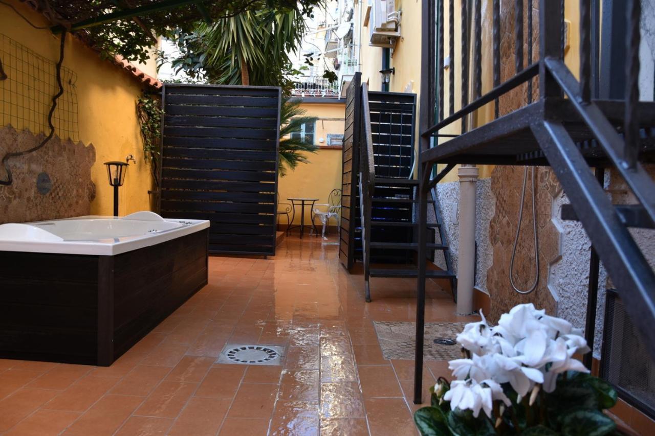 Ripa Garden Room And Suite Салерно Екстериор снимка